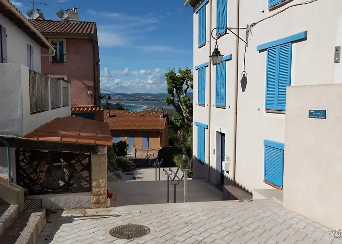 Le De La Presqu Ile De Giens Sea And Mountain Pleasure Вілла